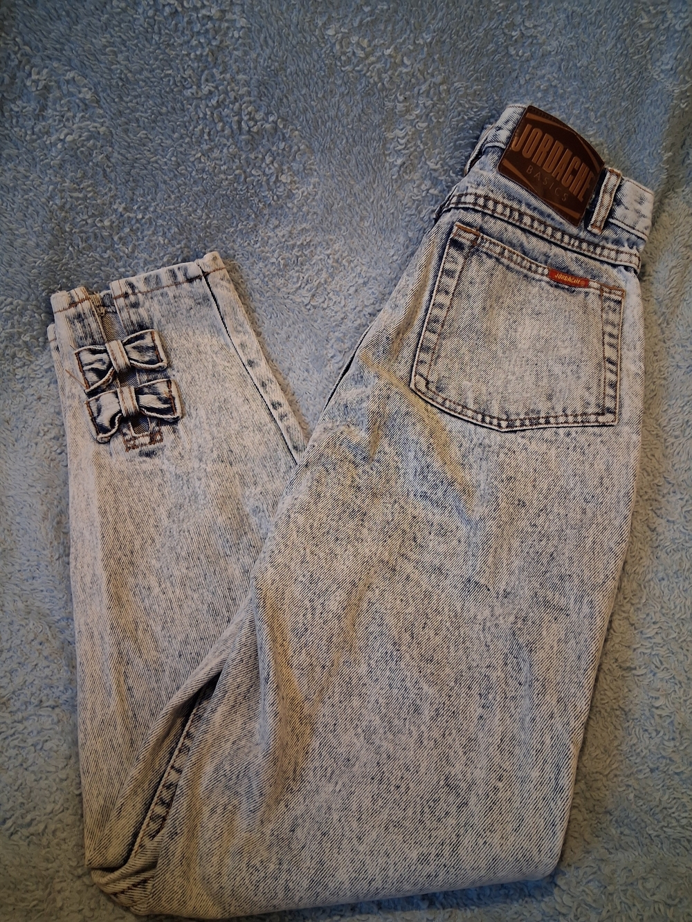Jordache Light Wash Straight Leg Jeans with Back Bow Detail *vintage*